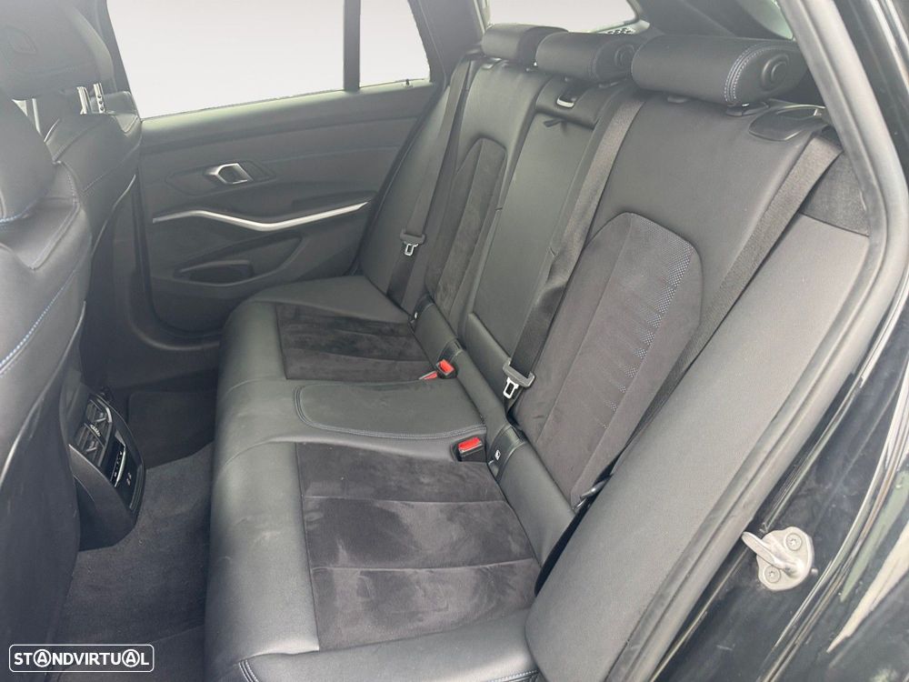 BMW 320 d Touring Pack Desportivo M Auto - 13