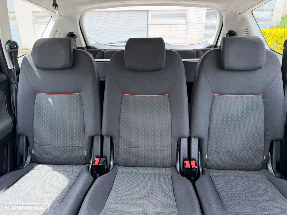 Ford S-Max 1.8 TDCi Titanium 7L - 19
