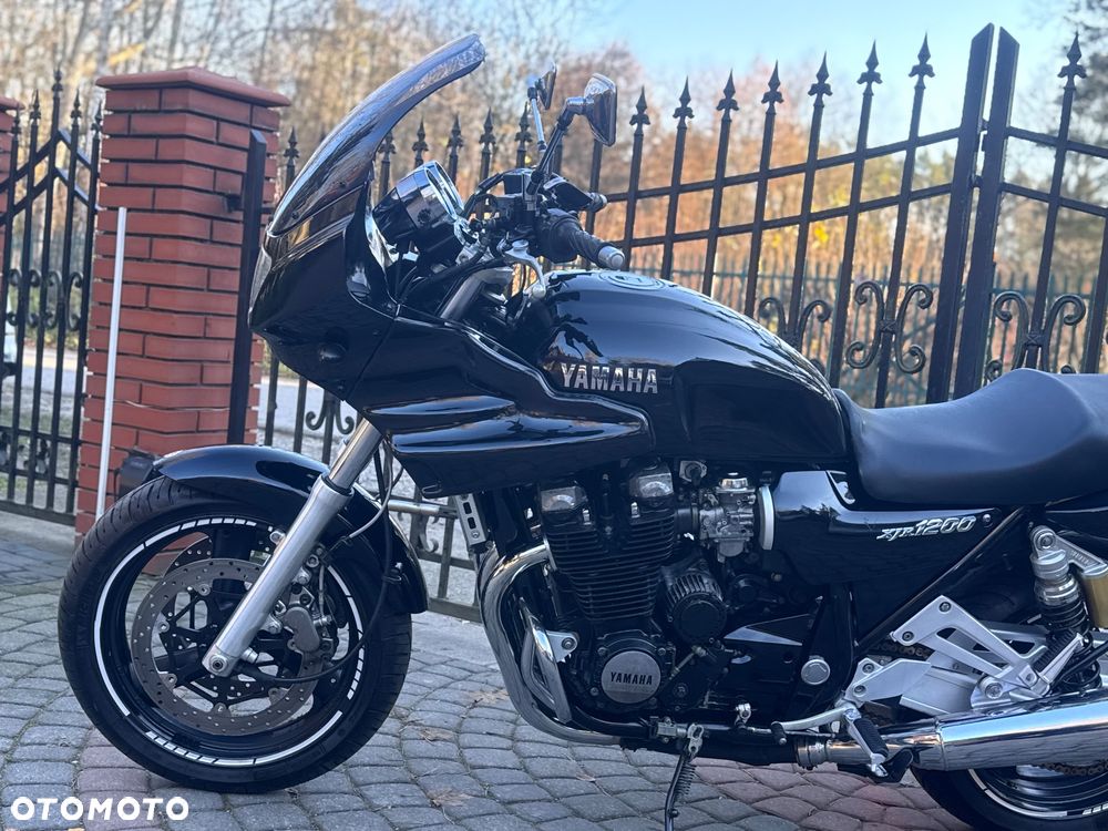 Yamaha XJR - 19