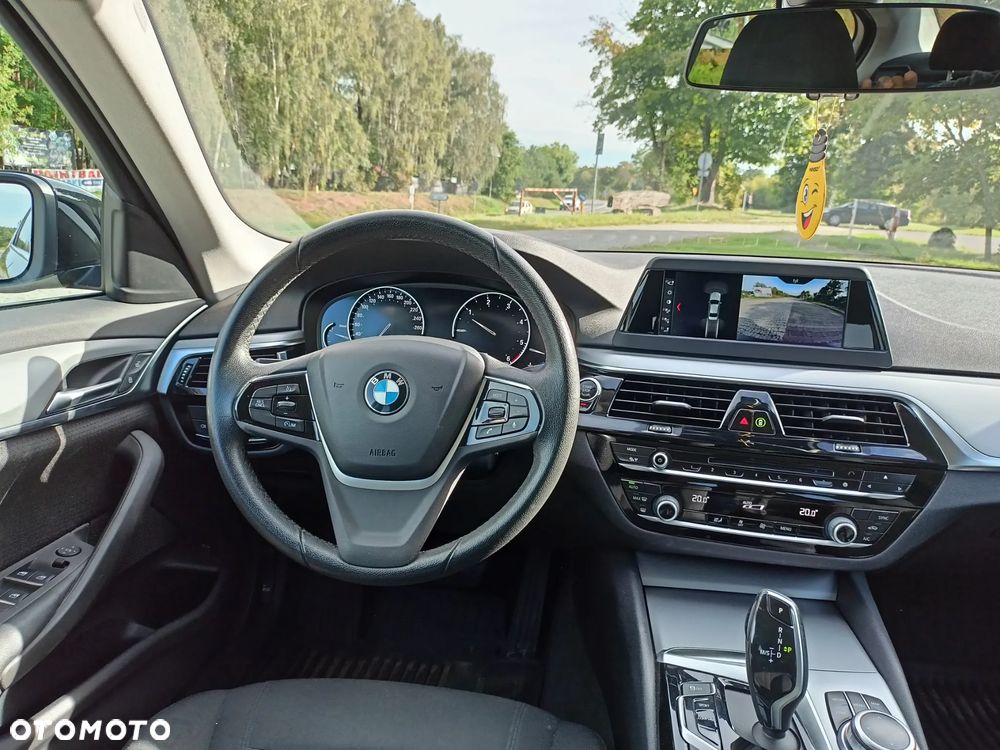 BMW Seria 5 518d - 13