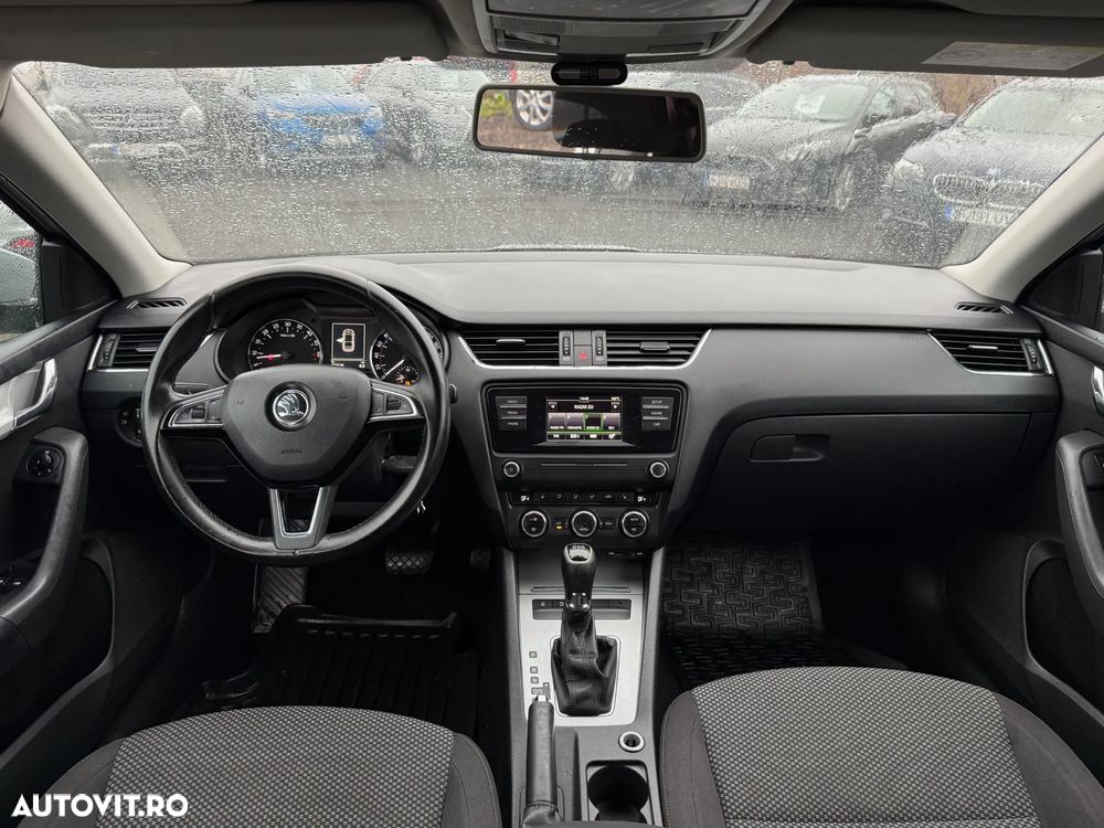 Skoda Octavia 1.6 TDI DSG Ambition - 6