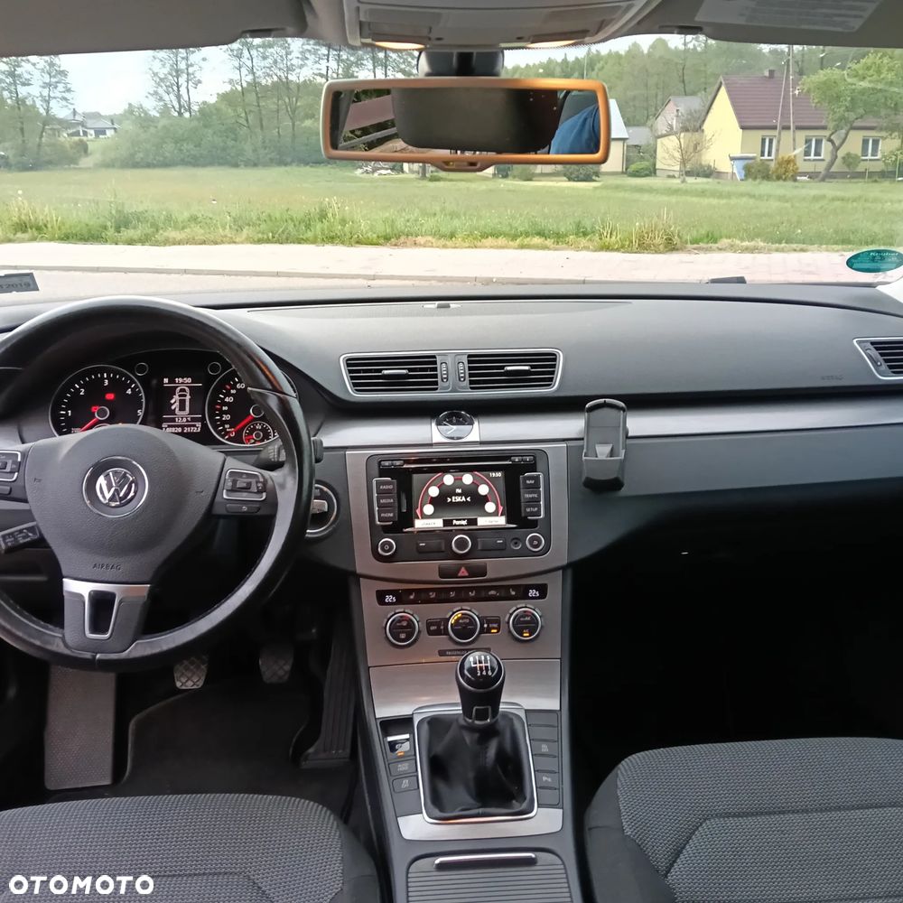 Volkswagen Passat 2.0 TDI Comfortline - 14