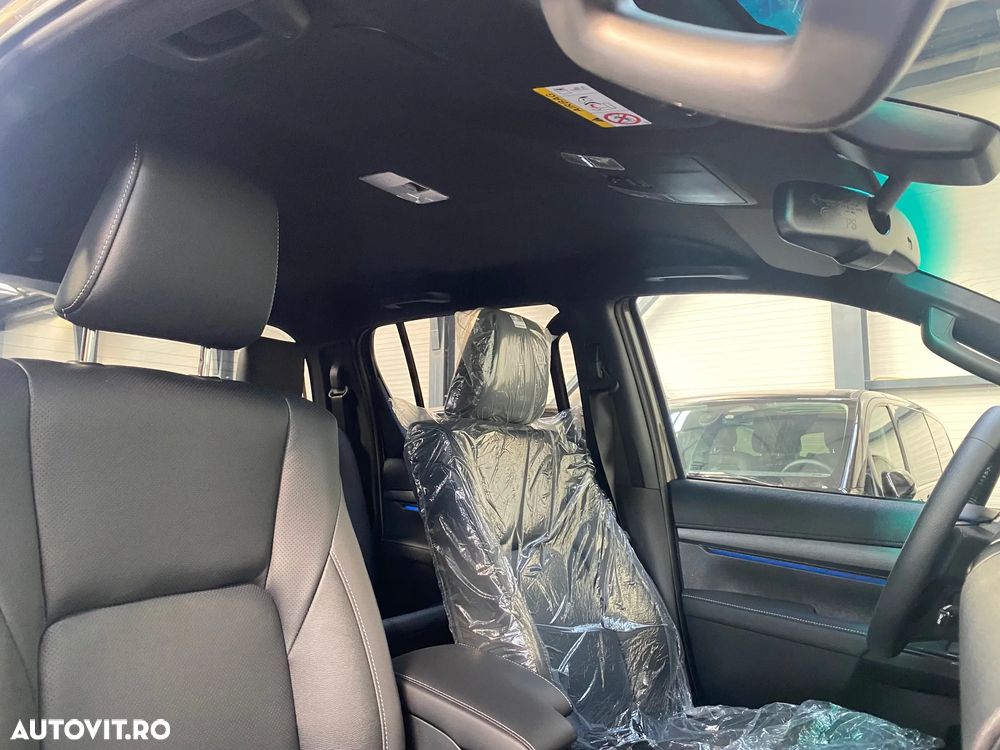 Toyota Hilux 2.8D 204CP 4x4 Double Cab AT MHEV Invincible - 16