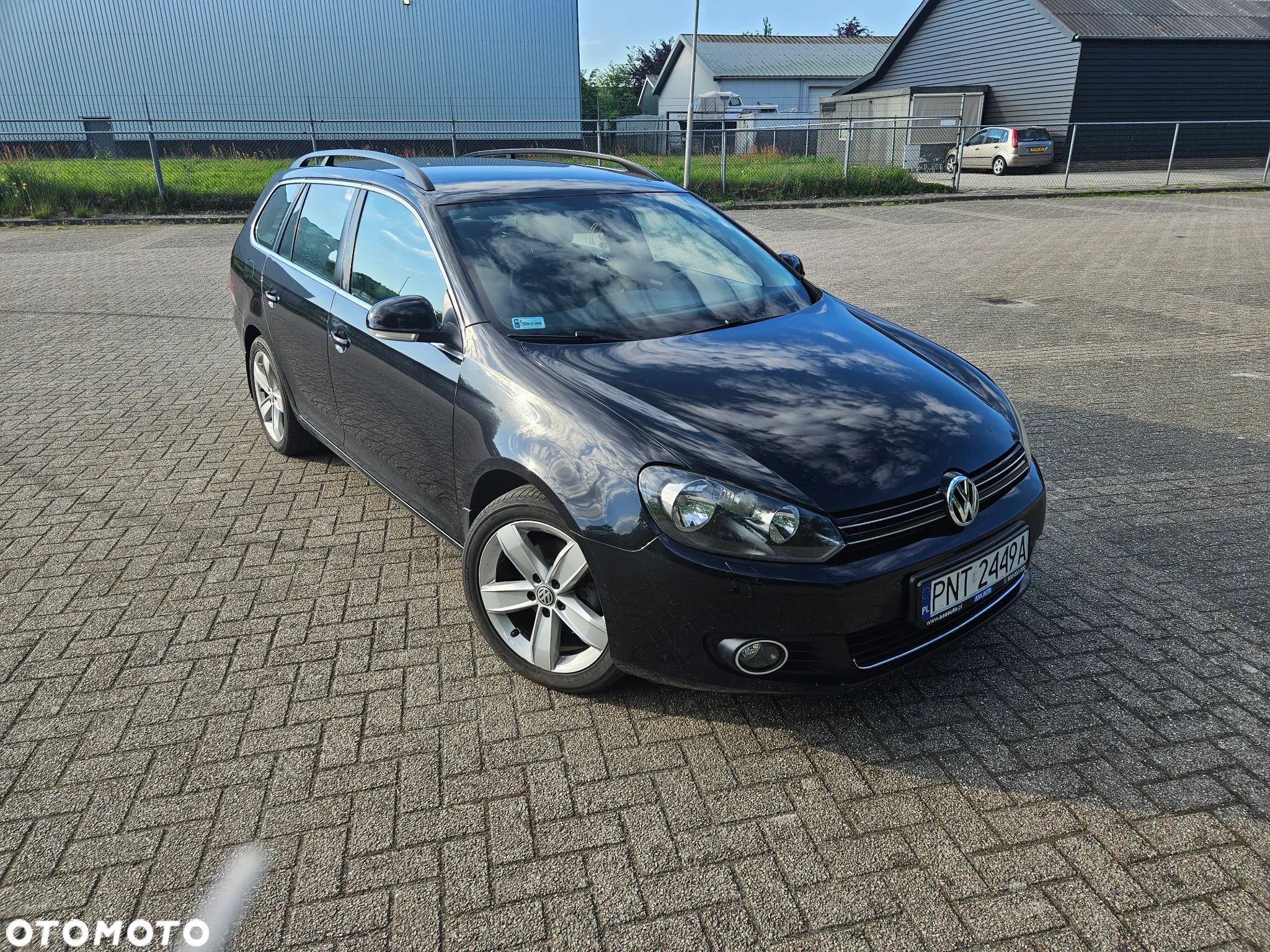 Volkswagen Golf - 1