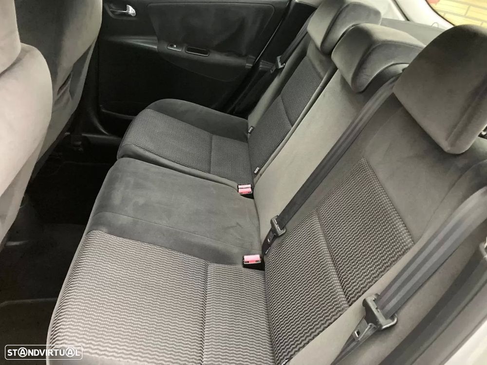 Peugeot 207 1.4 16V Trendy - 11