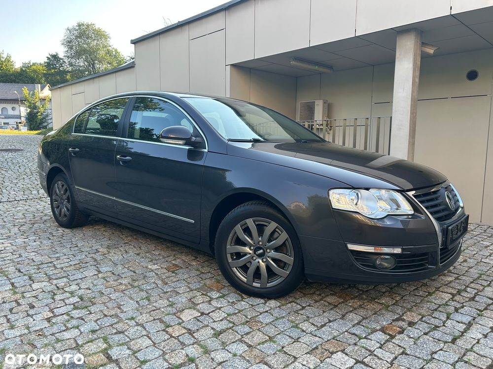 Volkswagen Passat 1.6 FSI Comfortline - 2