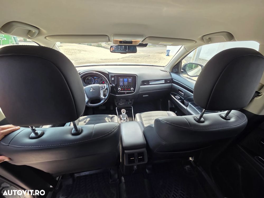 Mitsubishi Outlander - 15