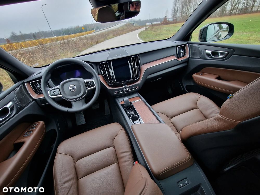 Volvo XC 60 B5 B AWD Plus Dark - 18