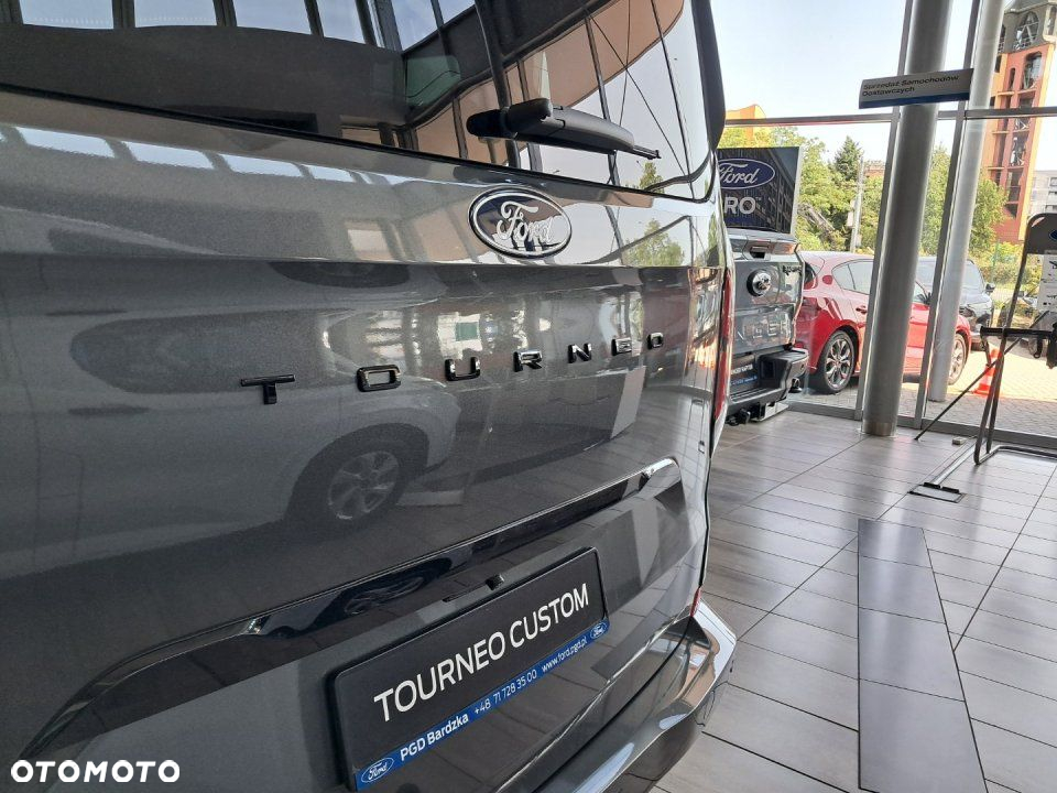 Ford Tourneo Custom - 14