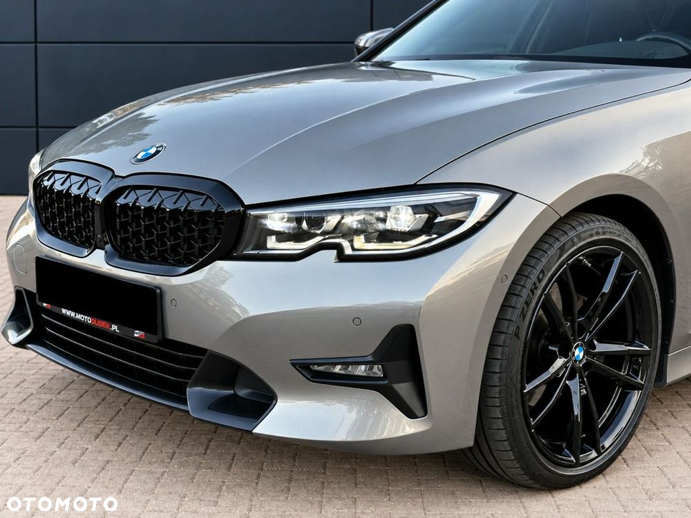BMW Seria 3 320i Edition M Sport Shadow - 38