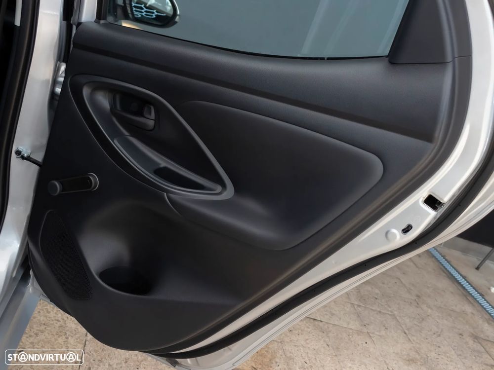 Toyota Yaris 1.5 HDF Comfort Plus - 9