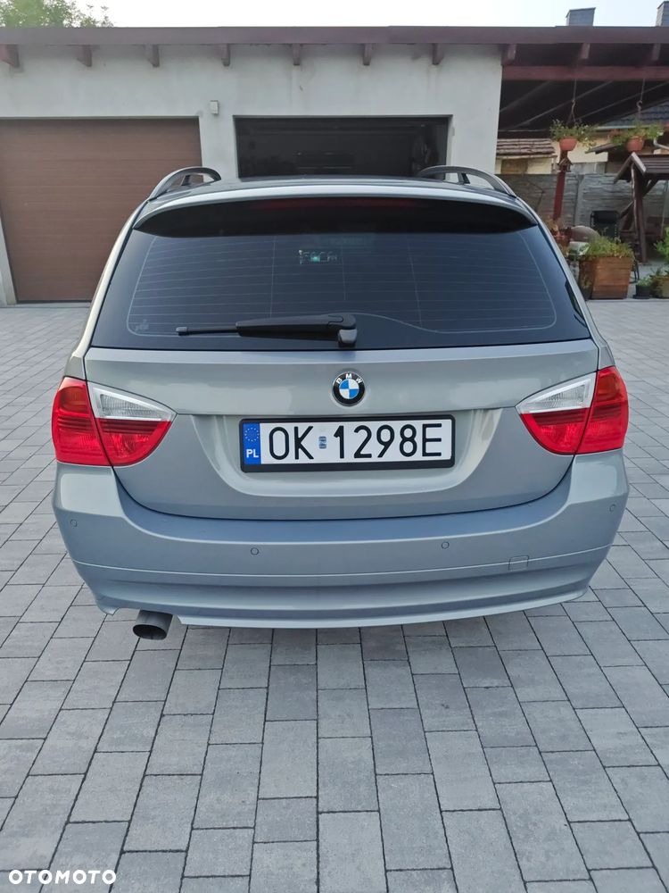 BMW Seria 3 320i - 4
