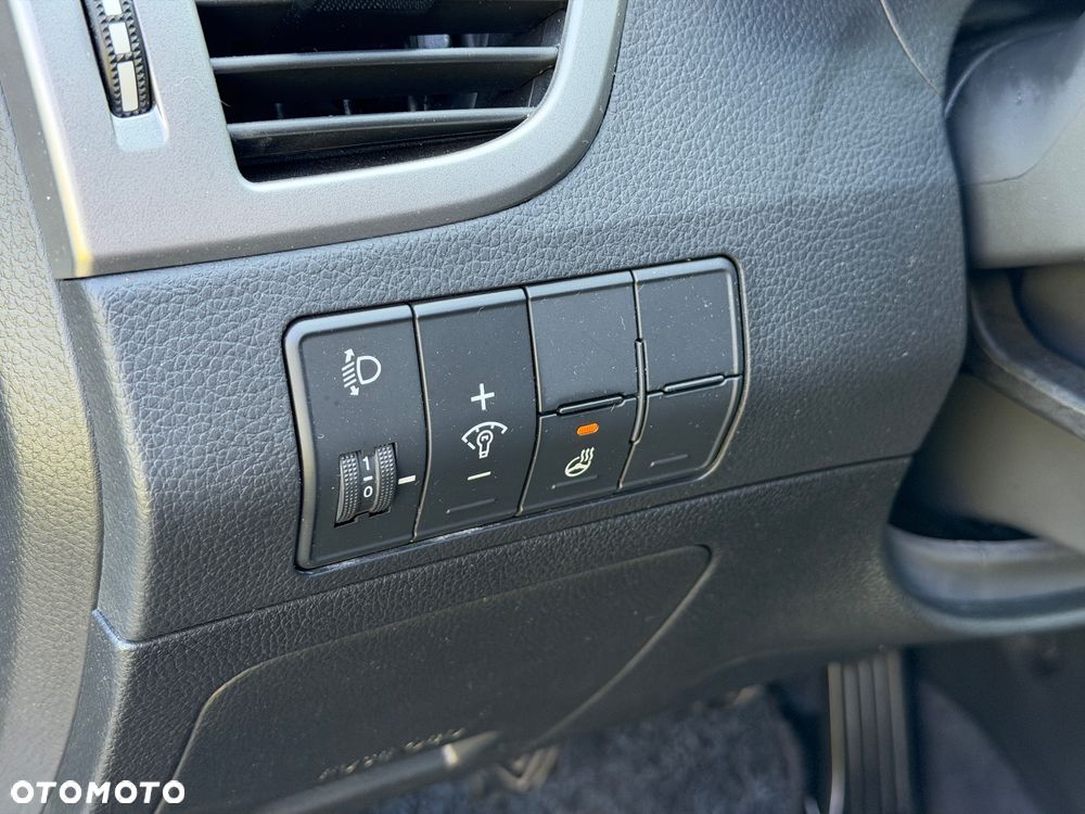 Hyundai i30 blue Kombi 1.4 YES Gold - 31