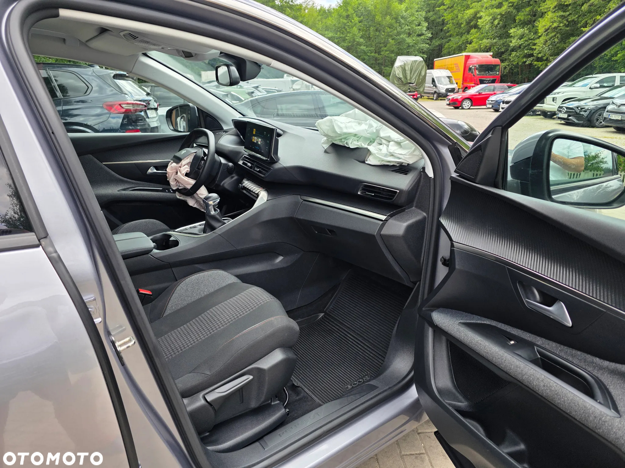Peugeot 3008 1.5 BlueHDi Allure S&S - 18