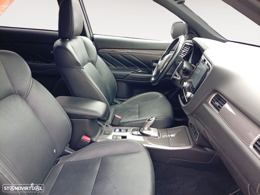 Mitsubishi Outlander 2.4 Intense - 15