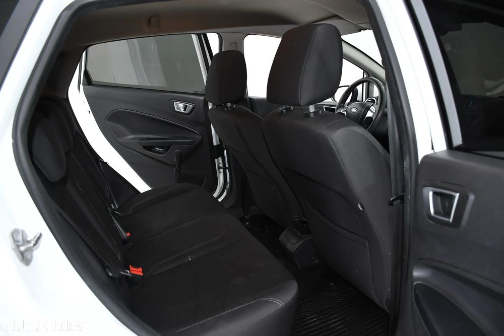 Ford Fiesta 1.5 TDCi Ambiente - 13