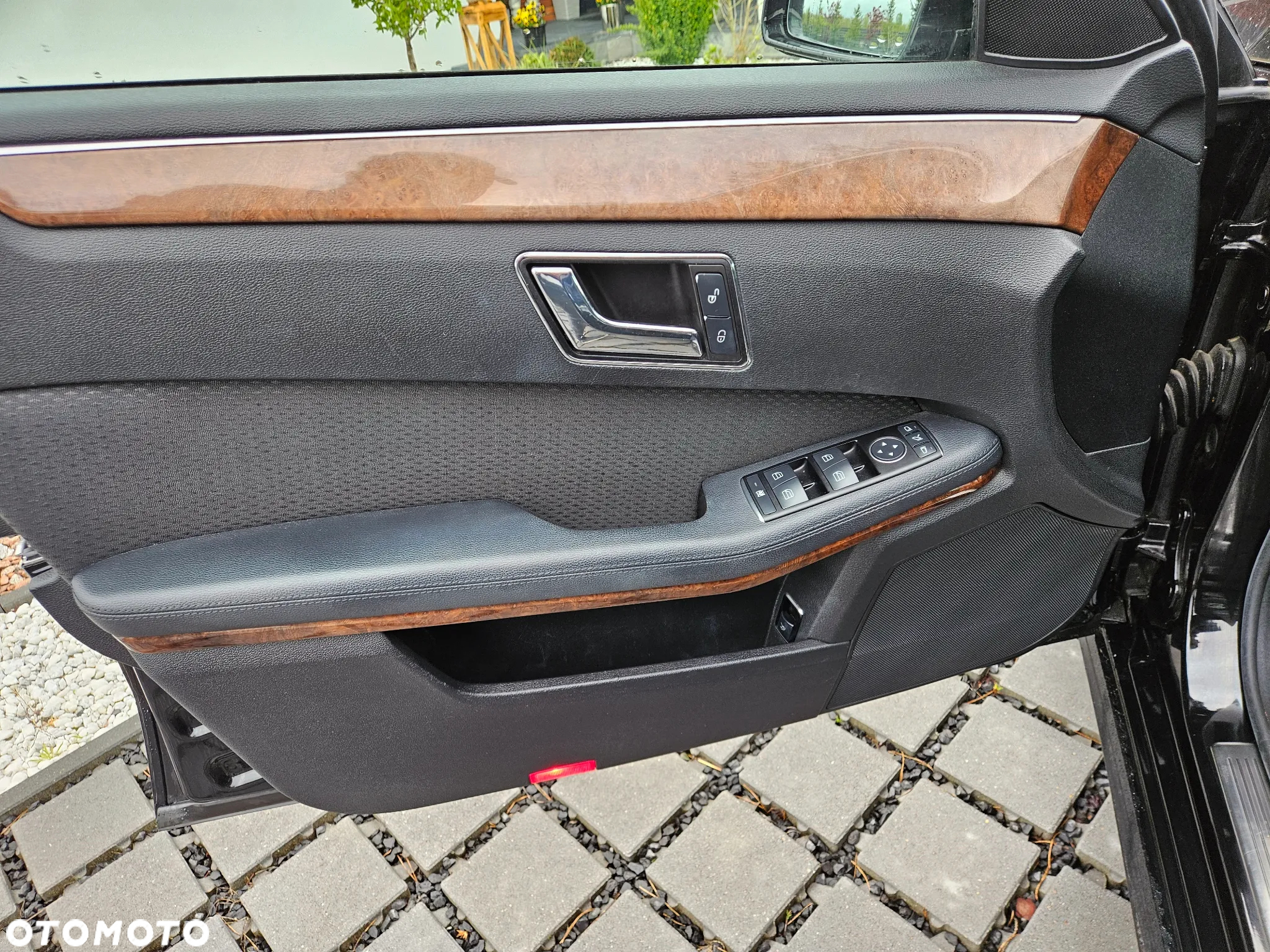 Mercedes-Benz Klasa E 200 CGI BlueEFFICIENCY 7G-TRONIC Avantgarde - 7