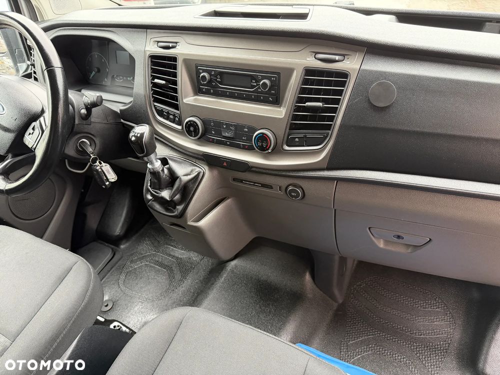 Ford Custom L2H1 - 22