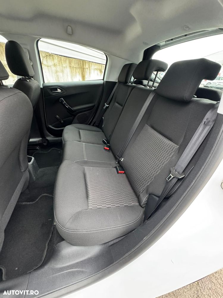 Peugeot 208 1.2 L PureTech STT Active - 13