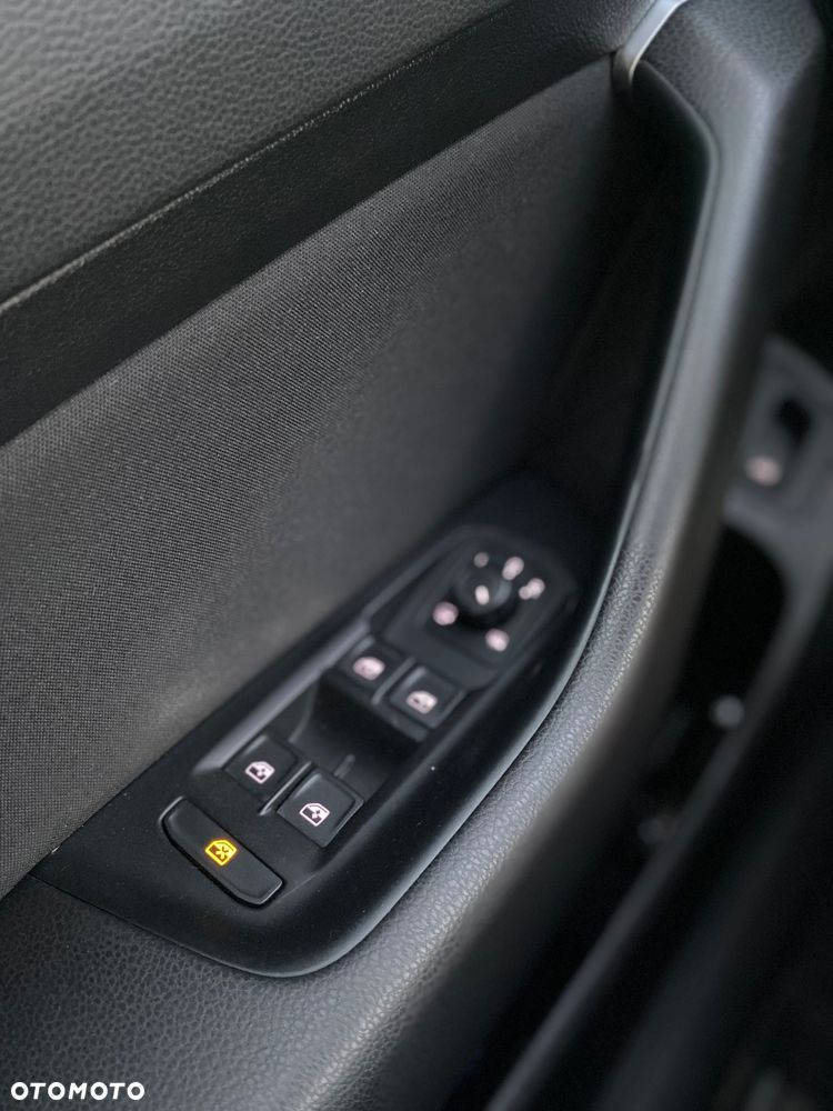Volkswagen Passat - 19