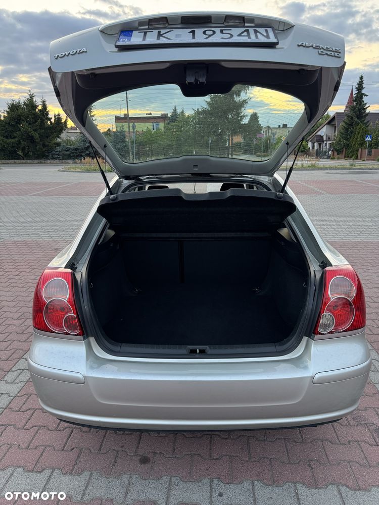 Toyota Avensis - 8