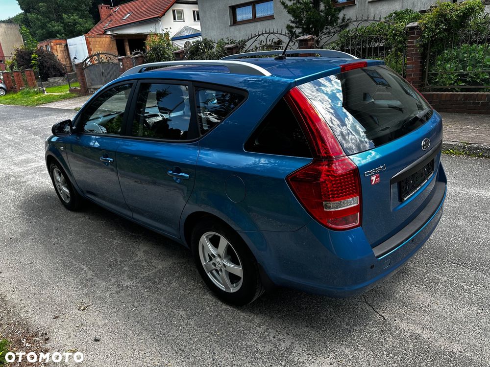 Kia Ceed - 11