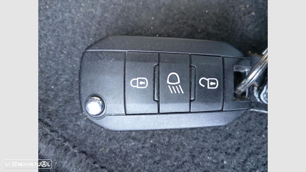 Peugeot 208 1.2 PureTech Style - 15