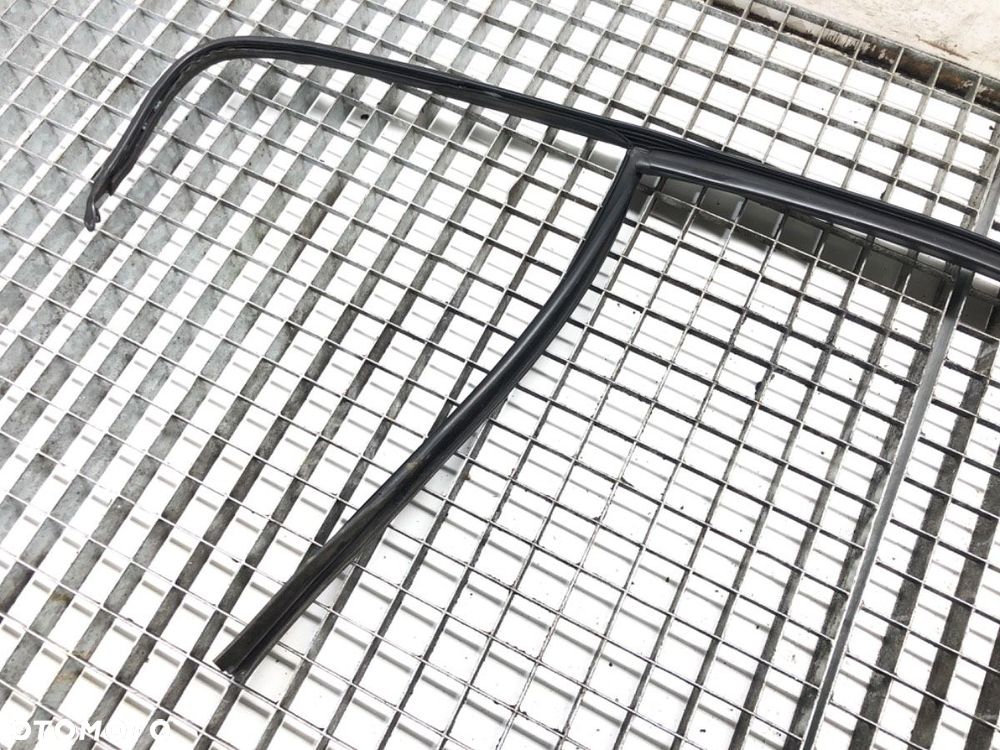 RAMKA USZCZELKA DRZWI TYŁ LEWA  VW PASSAT B8 (3G2, CB2) 2014 - 2022 1.4 TSI 110 kW [150 KM] benzyna - 4