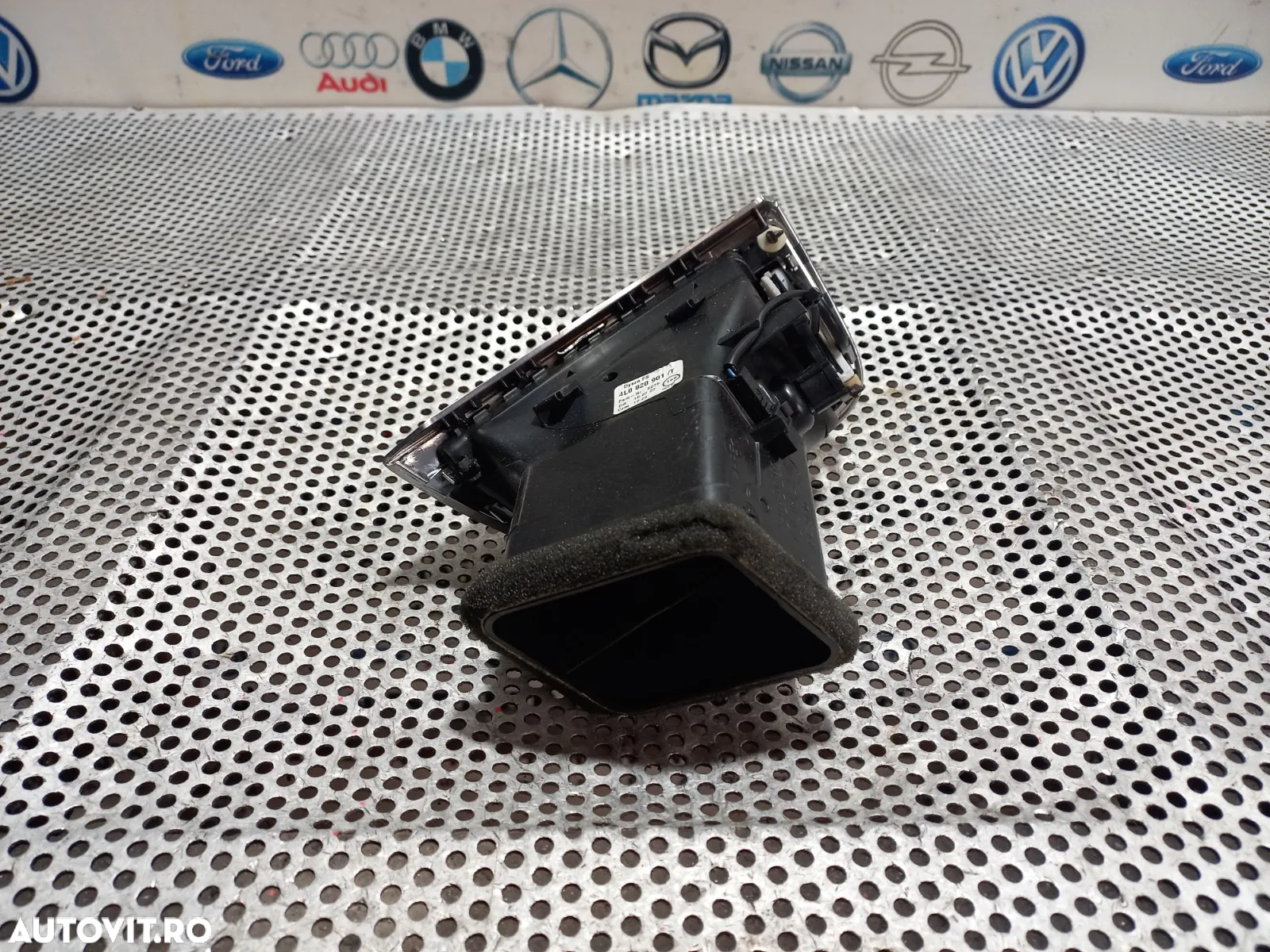 Grila Ventilatie Aerisire Bord Stanga Audi Q7 4L 2007-2008-2009-2010-2011-2012-2013-2014-2015-2016 - 4