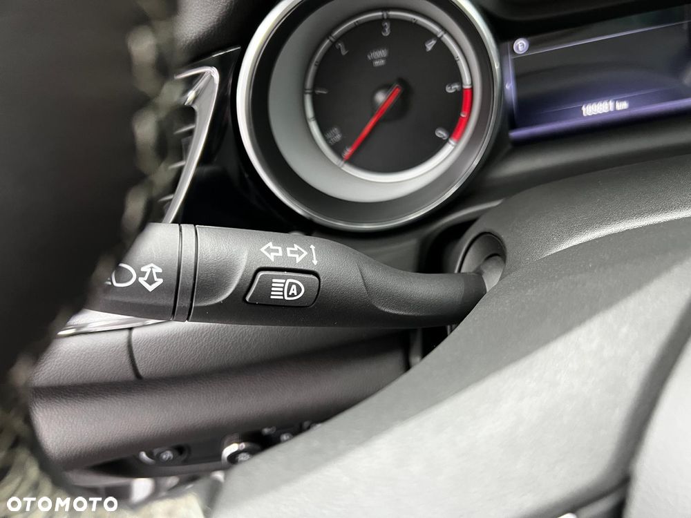 Opel Insignia - 37