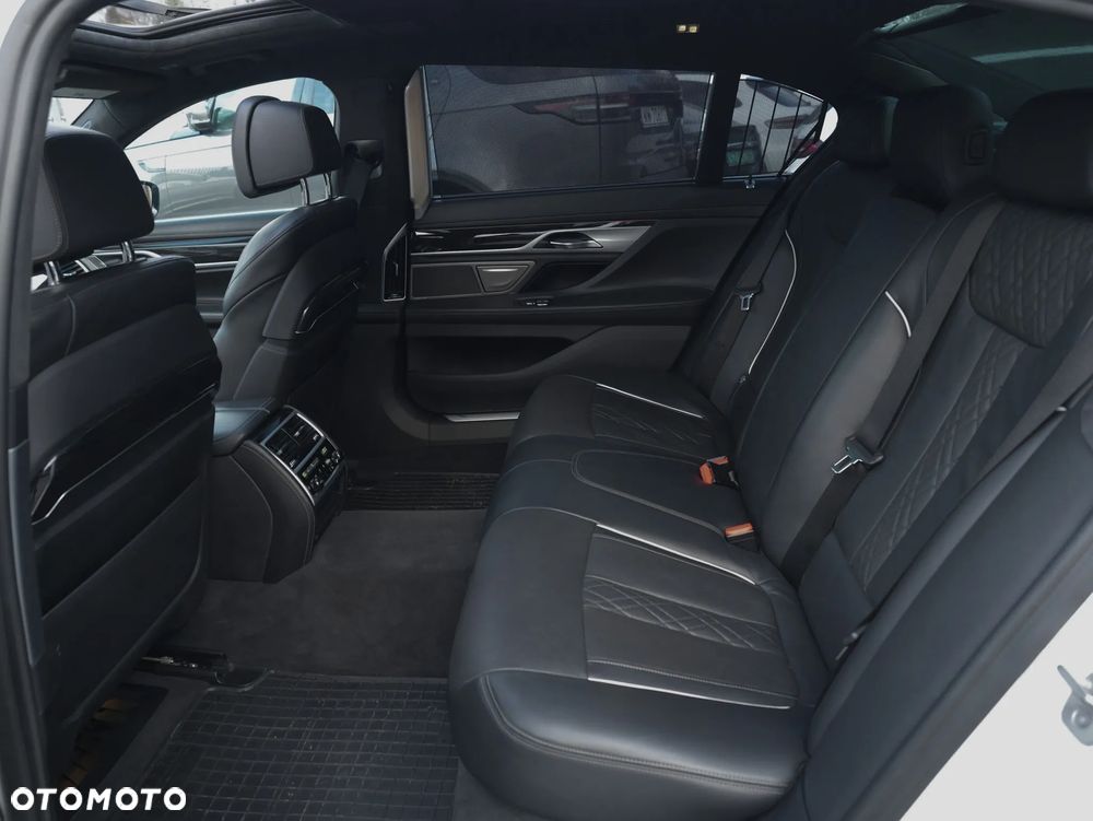 BMW Seria 7 750Li xDrive - 11