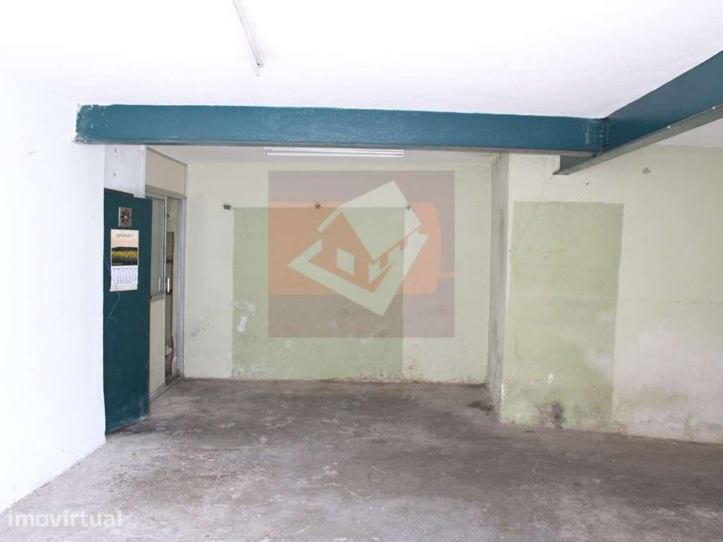 Loja no centro de Caneças para arrendamento - Grande imagem: 2/7