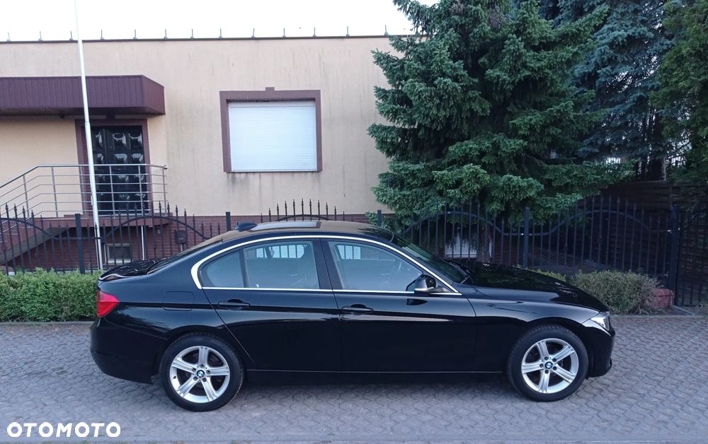 BMW Seria 3 318d DPF Edition Sport - 14