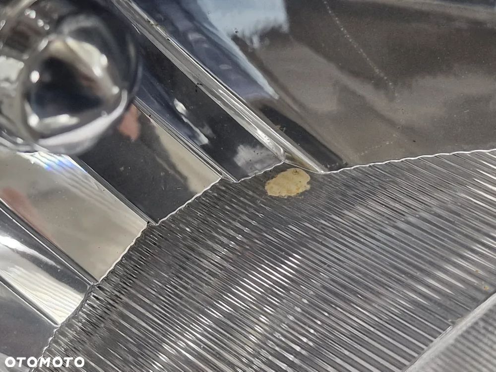 TOYOTA COROLLA E15 LIFT 10- PRAWA LAMPA PRZEDNIA PRZÓD  NR AUKCJI LL59 - 20