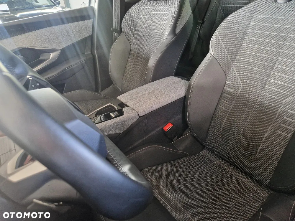 Peugeot 3008 1.2 PureTech mHEV Allure Pack S&S e-DCS6 - 8