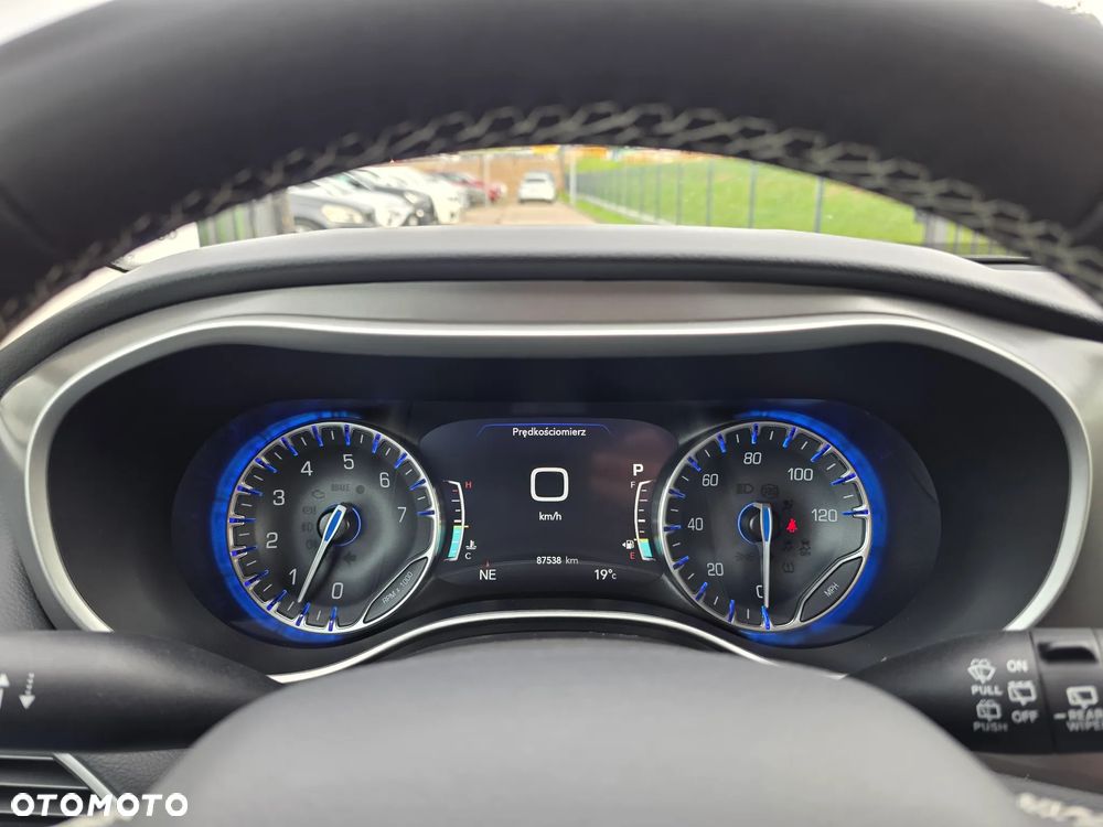 Chrysler Pacifica - 15