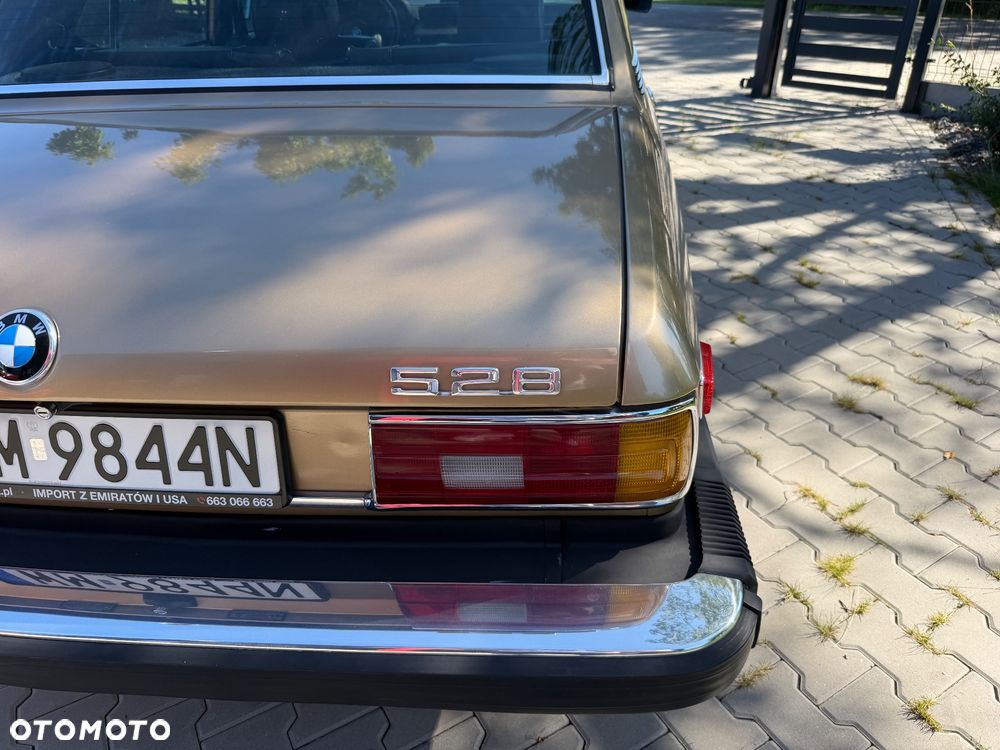 BMW Seria 5 528 i - 23