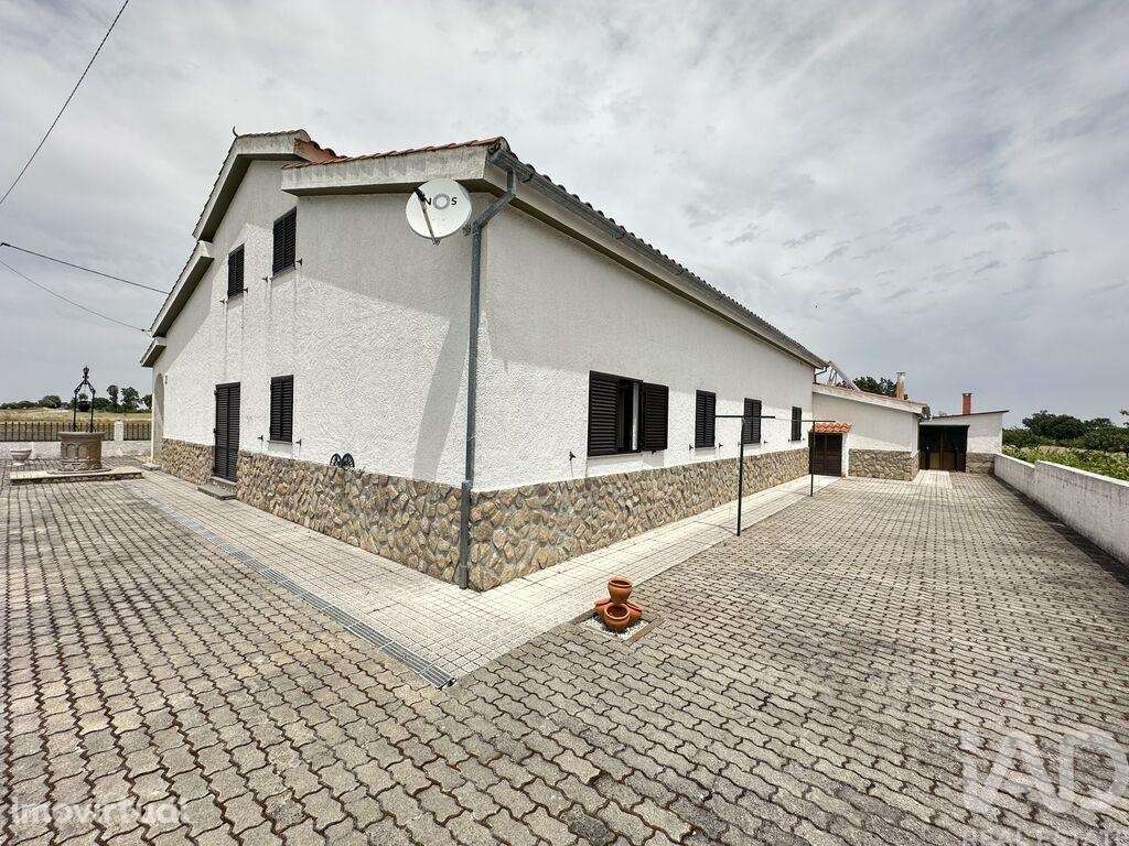 Casa / Villa T4 em São Pedro de Rio Seco de 224,00 m2 - Grande imagem: 2/26