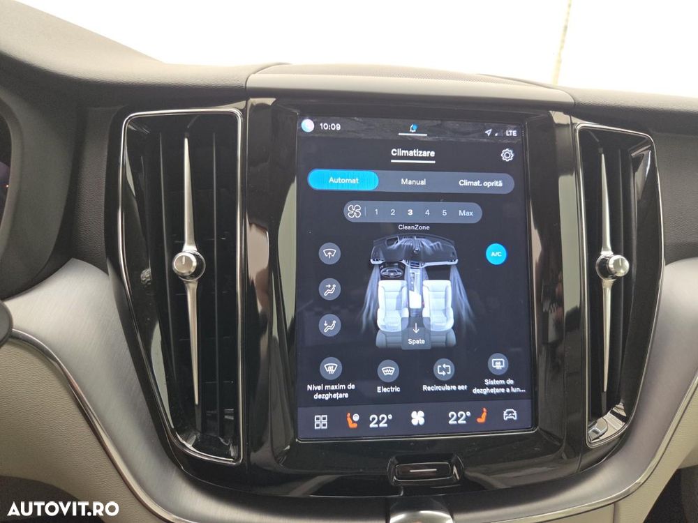 Volvo XC 60 B4 MHEV AT8 AWD Momentum Pro - 14