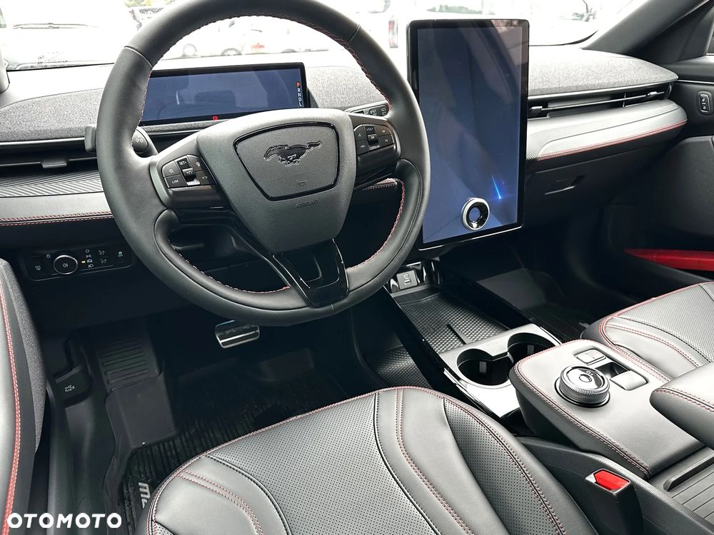 Ford Mustang Mach-E 75kWh AWD Premium - 24