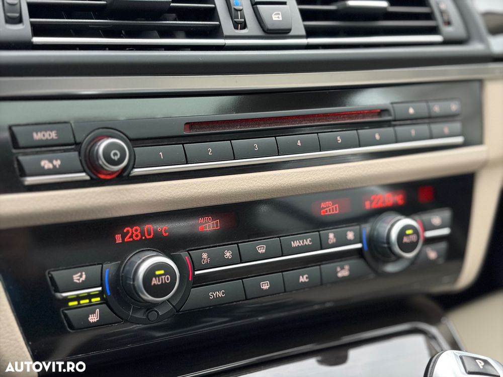 BMW Seria 5 520d Aut. Luxury Line - 11