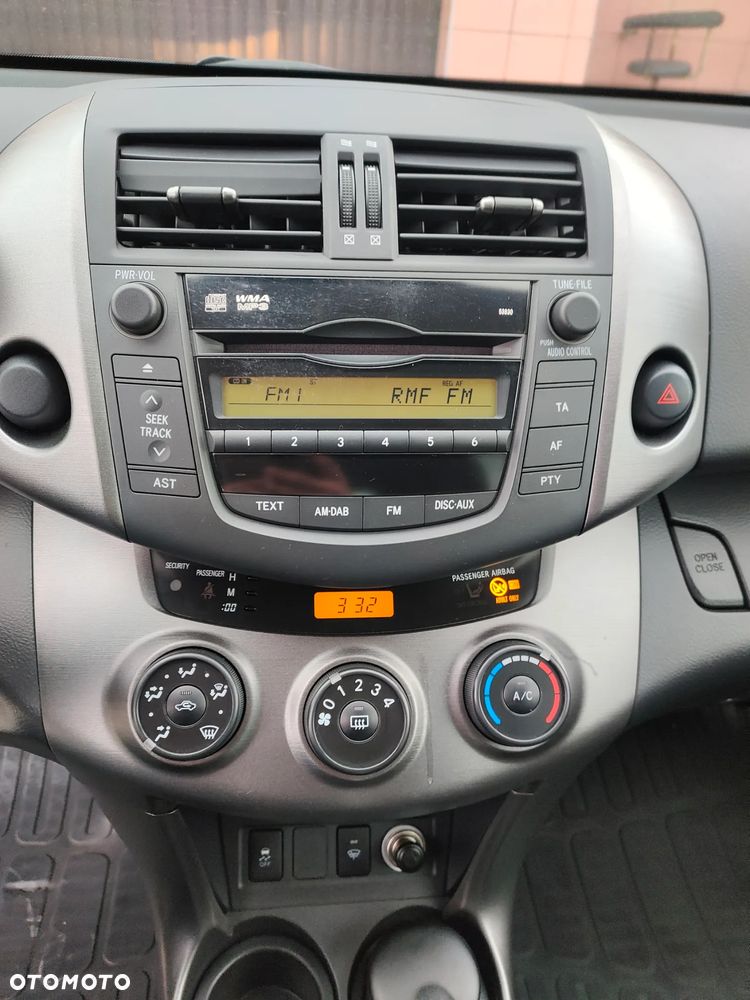 Toyota RAV4 2.0 VVT-i 2010 - 18