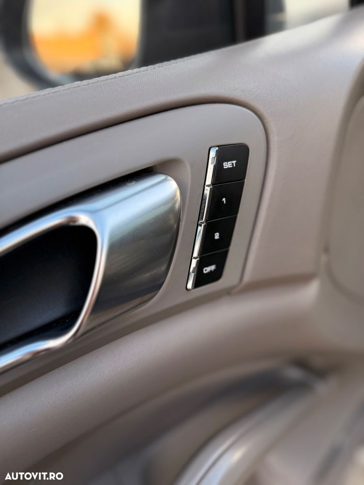 Porsche Cayenne 3.0 L V6 - 24