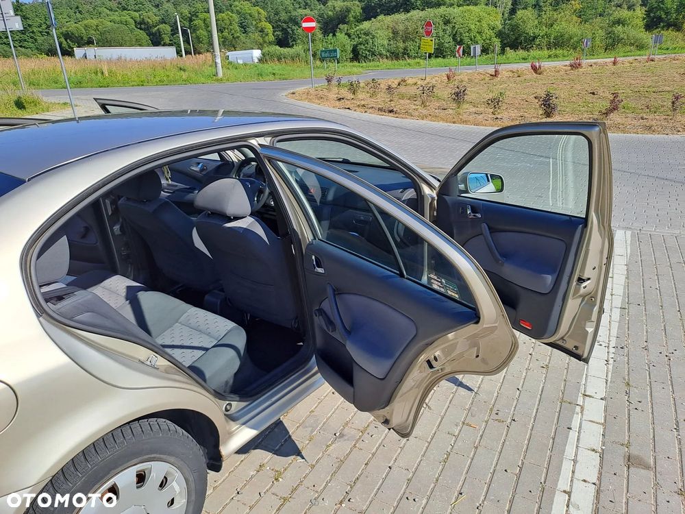 Skoda Octavia 1.6 Tour - 9