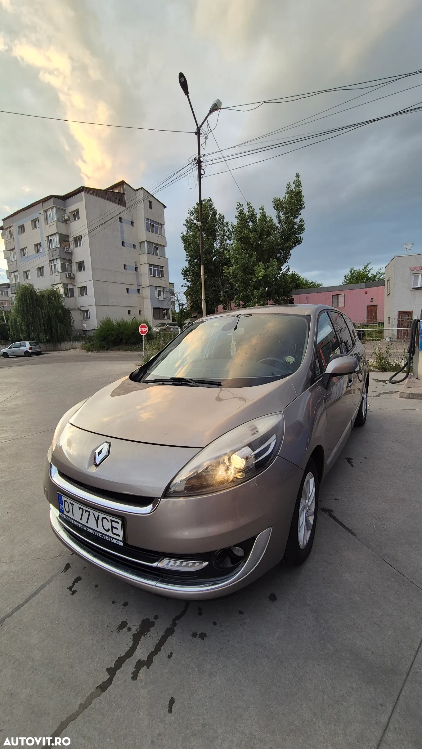 Renault Grand Scenic - 13
