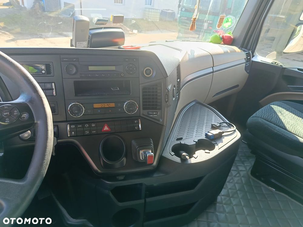 Mercedes-Benz Actros - 9