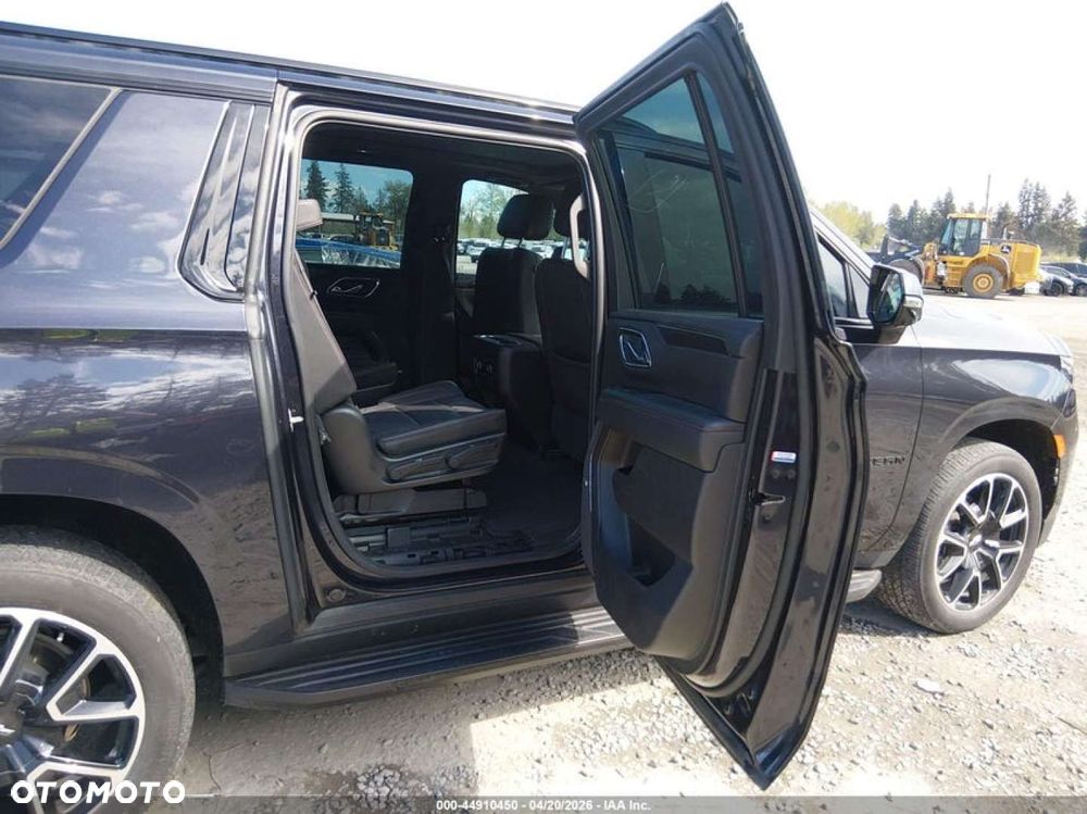 Chevrolet Suburban - 11