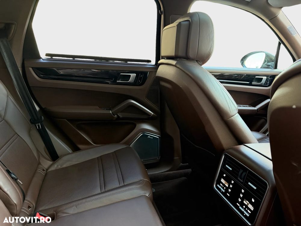 Porsche Cayenne - 9