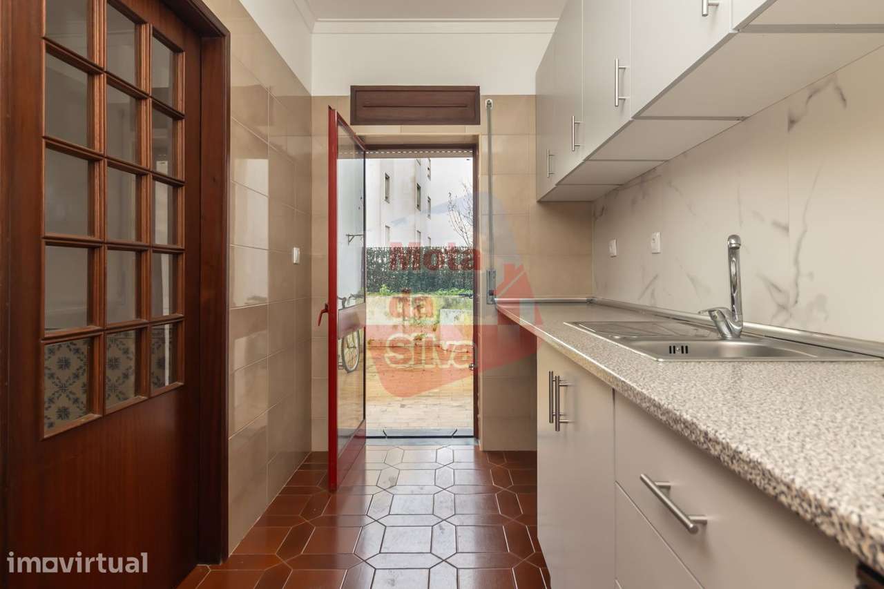 Excelente Apartamento 2 Assoalhadas no Funchalinho - Grande imagem: 2/22