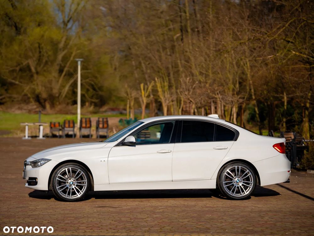 BMW Seria 3 318d Sport Line - 12